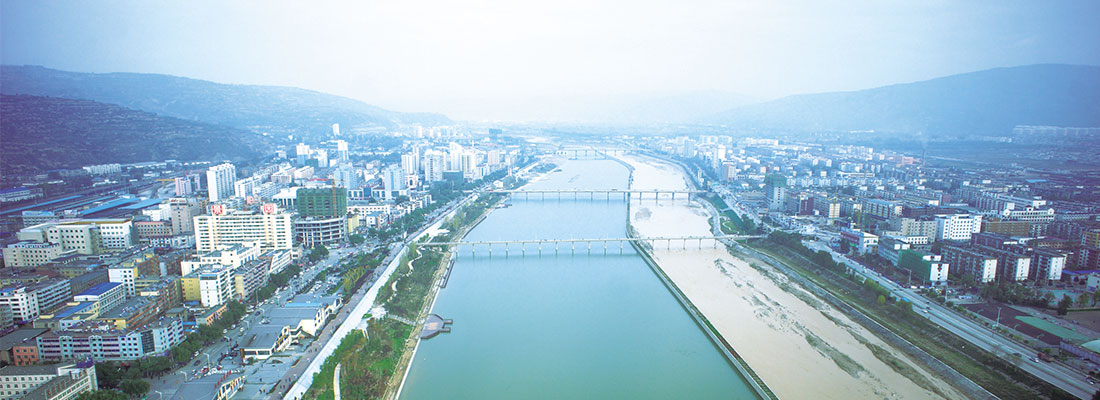 水是人類(lèi)生產(chǎn)和生活必不可少的寶貴資源，但其自然存在的狀態(tài)并不完全符合人類(lèi)的需要。只有修建水利工程，才能控制水流，防止洪澇災(zāi)害，并進(jìn)行水量的調(diào)節(jié)和分配，以滿(mǎn)足人民生活和生產(chǎn)對(duì)水資源的需要。